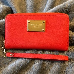 red michael kors wallet / wristlet